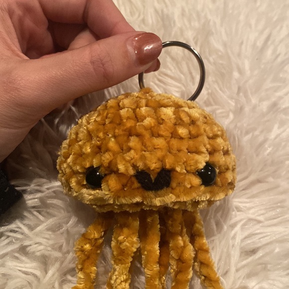 Handmade crochet keychain - Picture 3 of 3